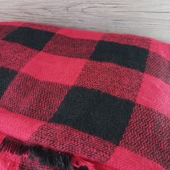 City Streets Scarf Wrap Women One Size Red Black Plaid Soft Fringe Winter - Picture 5 of 6